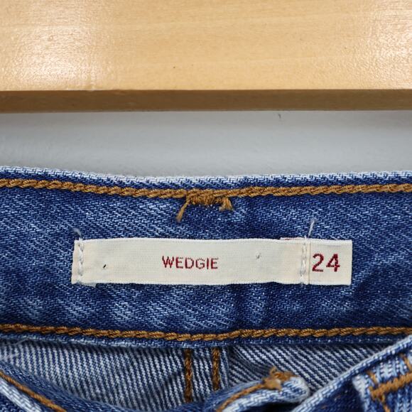 Levi's Women's Wedgie Icon Ankle Fit Button Fly Raw Hem Jean Size 24 - Picture 3 of 9